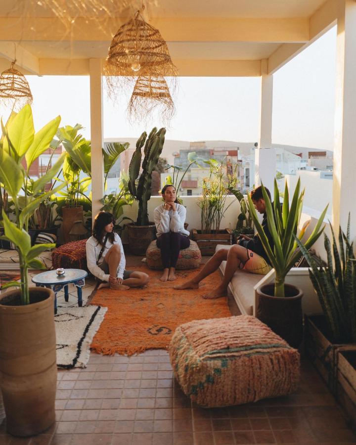 Blue Waves Boutique Hostel Tamraght ภายนอก รูปภาพ